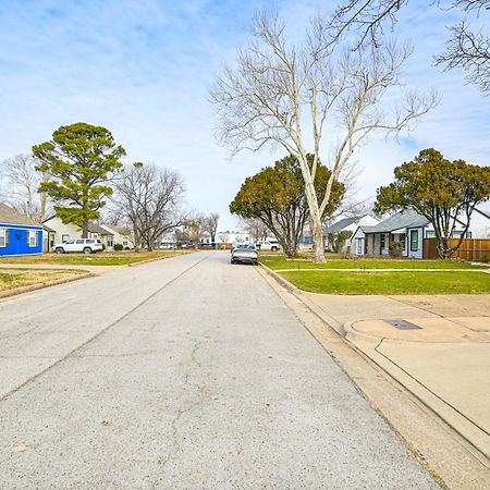 Walk To Cowboys Games Arlington Home With Yard! Exterior photo